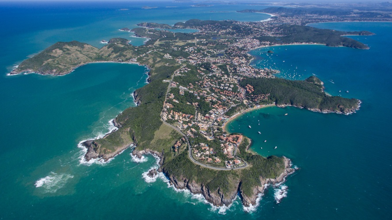 Búzios Day Trip - Um dia em Búzios, com passeio de barco a bordo de um exclusivo Catamarã e almoço
